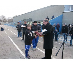 Нагородження медалями учасників міжнародного турніру з футболу серед дітей в місті Сватове