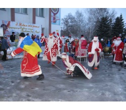 В січні 2015 року клубом культури та дозвілля за підтримки колективів дитячих садочків, проведено парад Дідів Морозів