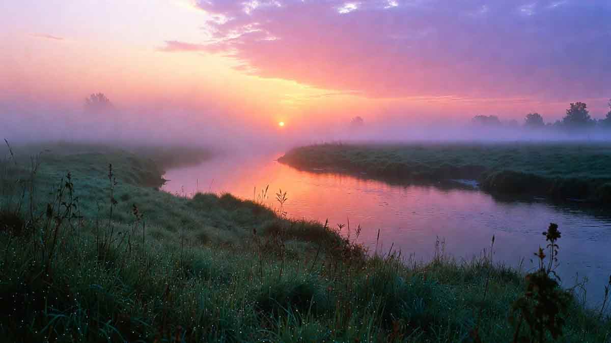 Світанок над річкою Красною, рожеве небо, ранкова роса, ретро-стиль 80-х