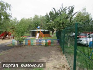 В місті Сватове Луганської області замінили 20 секцій паркана. Новини Голос Громади