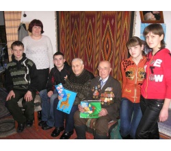Фото з ветераном Великої Вітчизняної війни Кравцовим Василем Григоровичем. 2011 рік.