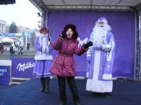 Наша Настюша на Киевской сцене дарит всем новогоднююю песню!