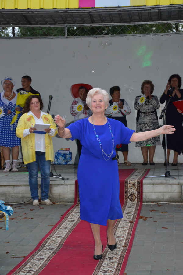 В рамках святкування Дня міста відбувся ще один конкурс «Пані Сватівчанка». В конкурсі взяли участь учасниці віком від 60 років. Дефіле «Пані з шармом»
