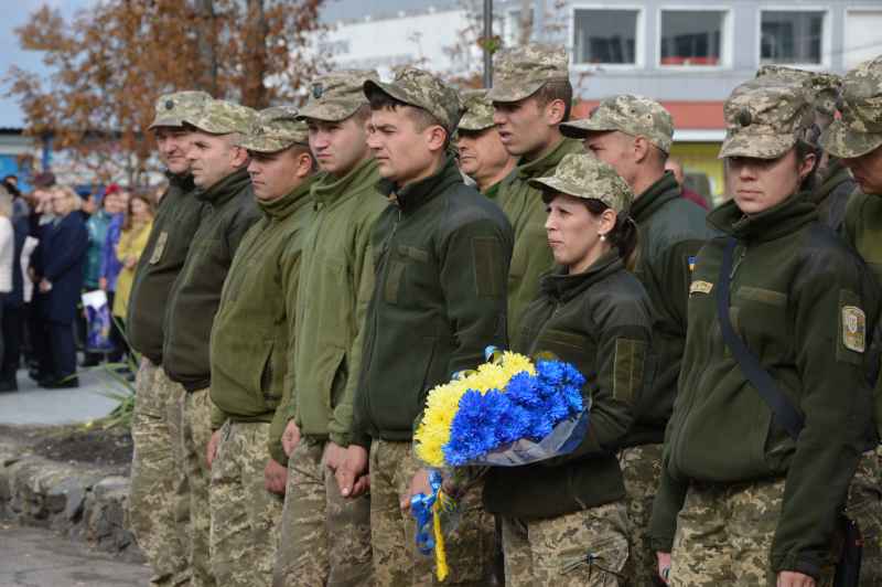 Напередодні Дня захисника України, 13 жовтня, на пл. 50-річчя Перемоги відбулися урочистості, присвячені величному державному святу.