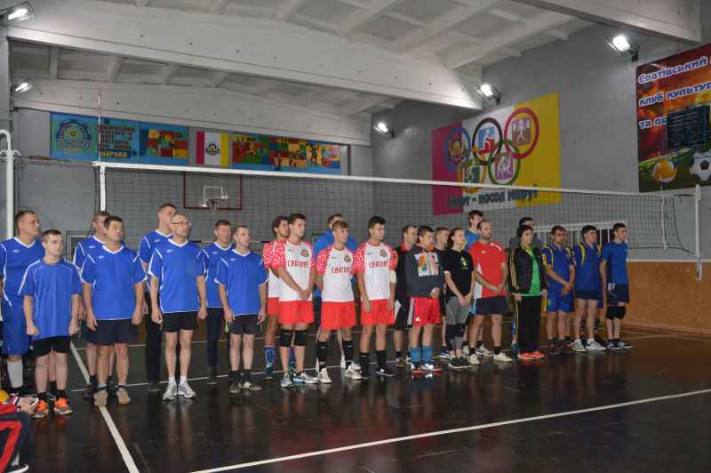28 жовтня у спортзалі комунального закладу «Сватівський міський клуб культури та дозвілля» відбувся ІІ-й етап районного турніру з волейболу на Кубок міського голови.