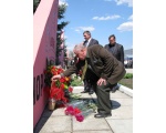 Митинг в честь 25 лет после Чернобыльской аварии. Покладание цветов в честь героического подвига ликвидаторов аварии на ЧАЕС (7)