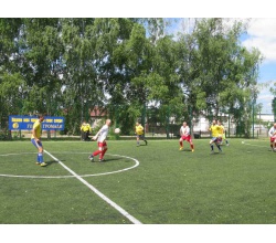 В день Святої Трійці за ініціативи Сватівського міського голови Є.В. Рибалко відбувся футбольний турнір ветеранів спорту. Під час гри.