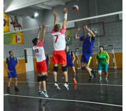 2 грудня у спортзалі Міського клубу культури та дозвілля відбувся фінал районного турніру з волейболу на Кубок міського голови. Під час гри.