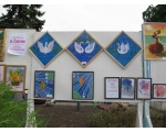 Выставка картин юных художников, на день города Сватово 2010 (2)