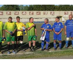 Футбольний матч розпочався о 17.00 години на стадіоні міського центру культури та дозвілля Сватове