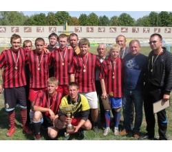 Победители футболисты с мером Сватово Рыбалко Е.В. фото на память